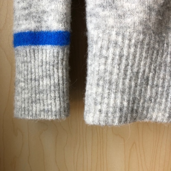 Like-New Merino Wool Blend Banana Republic Sweater - Picture 4 of 6